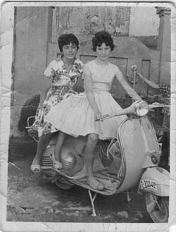 Josefina y Angeles sobre una moto del fotógrafo que iba en fiestas (sobre 1960)